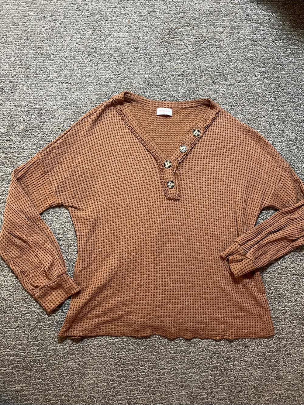 Waffle Knit V-Neck Long Sleeve Top in Tan